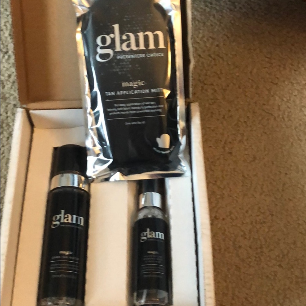 Glam Glow tan kit